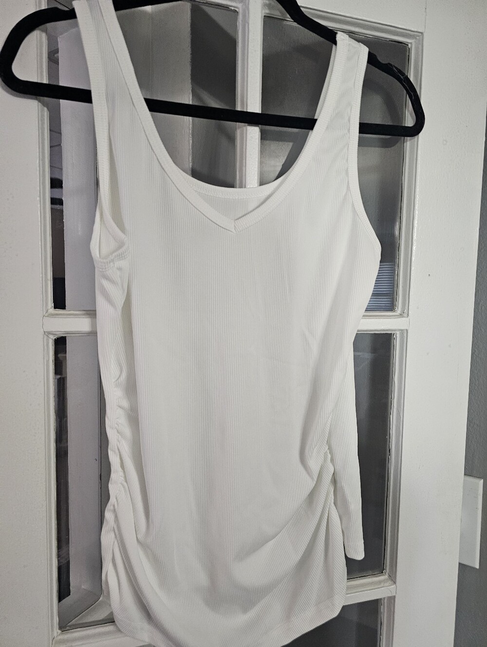 Women’s White Ribbed V-Neck Tank Top! Size Large! New No Tags!